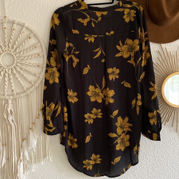 EUC Forever 21 Floral Button Down Chiffon Blouse-Medium - Picture 9 of 9